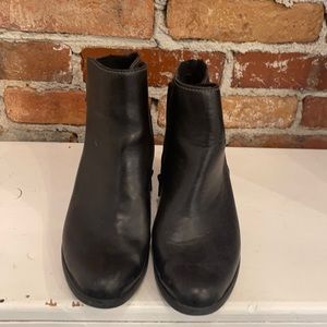 Rieker women’s black leather booties size 39 - so warm and comfortable.